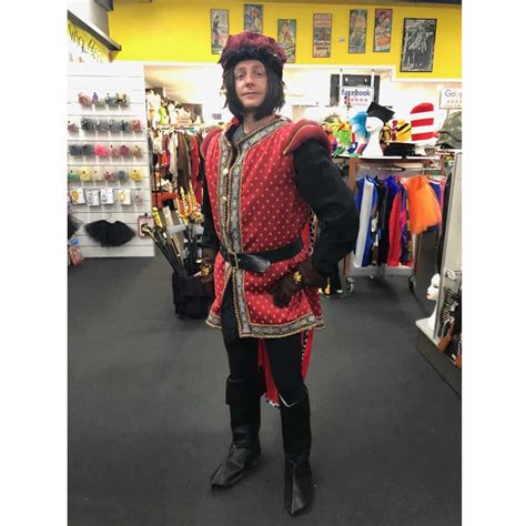 Lord Farquaad Costume (Quick & Easy Guide)| Costumes Hub