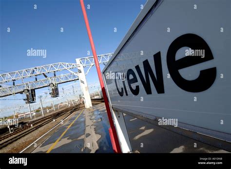 Crewe railway station Crewe Cheshire England UK Stock Photo - Alamy