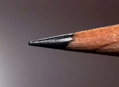 File:Closeup of pencil graphite.JPG - Wikimedia Commons