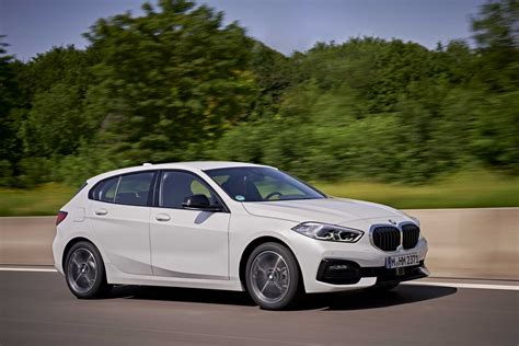 The all-new BMW 1 Series, BMW 118d, Model Sportline, Mineral white Metallic, Alloy Wheel Rim 17 ...