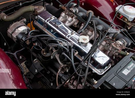 Engine bay triumph tr6 hi-res stock photography and images - Alamy