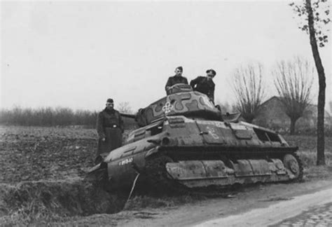 A Stubborn Defender - French Somua S35 Tank in 25 Photos