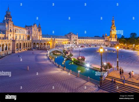 Night view of Plaza de Espana in Sevilla, Spain Stock Photo - Alamy