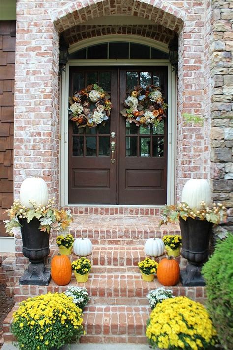 Fall Front Porch: Mums + Pumpkins - Refresh Restyle