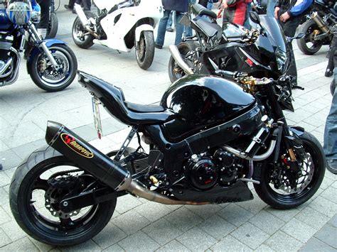 File:Motorrad Hannover custom bike with Akrapovic can.jpg - Wikimedia Commons