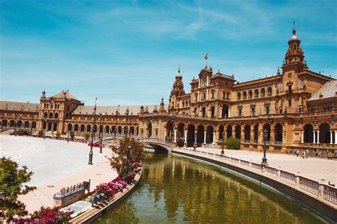 Seville’s Plaza de España: The Complete Guide