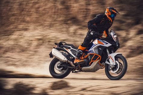 2022 KTM 1290 Super Adventure R: A Closer Look & Specs | TractionLife