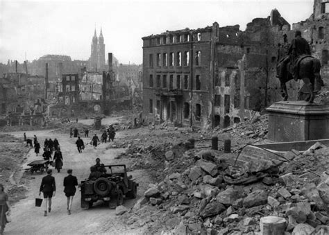 File:Nuremberg in ruins 1945 HD-SN-99-02987.JPG - Wikimedia Commons