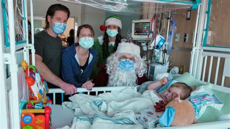 Santa makes a visit to the Jim Pattison Children’s Hospital | paNOW