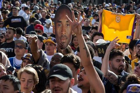 Photos: Lakers fans celebrate Kobe Bryant in his last NBA game – Orange County Register