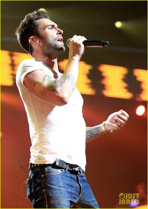 Adam Levine: Super Bowl Fan Jam with Gym Class Heroes!: Photo 2624859 | Adam Levine, Gym Class ...