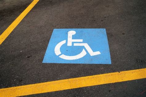 Parking lots for the disabled: what are the rules of their use? | Torque