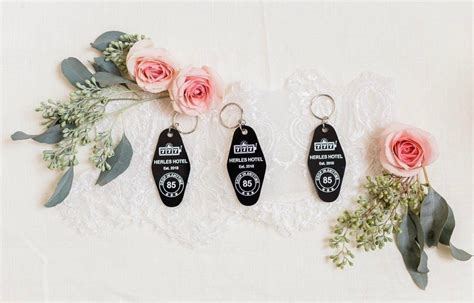 Personalized Keychain Vintage Motel Keychain Fun Wedding | Etsy