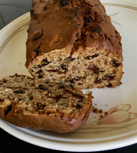 Mrs Robins quick & easy boiled fruit cake recipe - A family favorite.