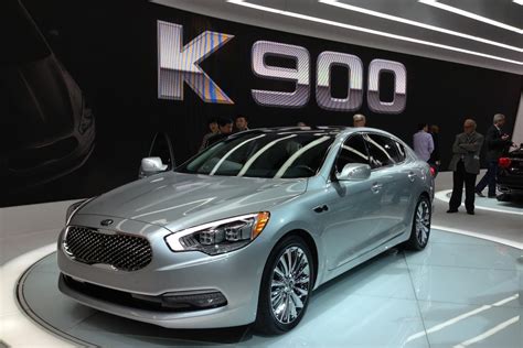 New Kia K900 Luxury Sedan with 420HP V8 Starts at $59,500, More Affordable V6 to Follow | Carscoops