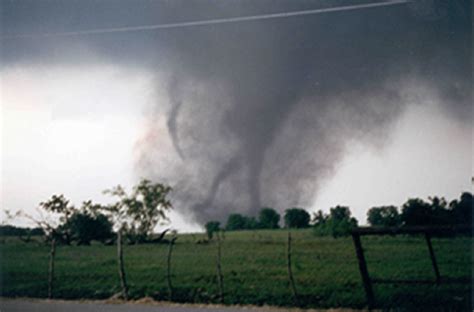 What are the scariest tornadoes you've ever seen or heard of? : r/tornado