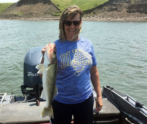 Missouri couple take in some Lake Oahe walleye fishing - Dave Spaid Guiding