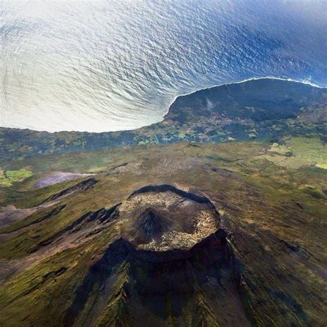 Pico volcano, Azores islands. Photo by João Manuel | Portugal, Volcanes, Airbnb