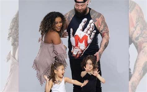 Bray Wyatt & JoJo Offerman's Kids Rock Tattoos Like Their Dad In Priceless Photo Shoot