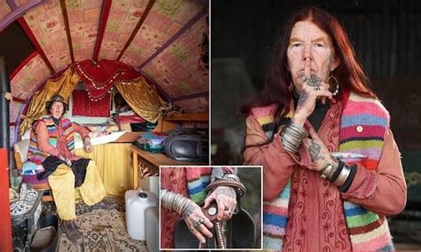 Woman reveals what it is like being a 'real-life gypsy' growing up on the road in rural ...