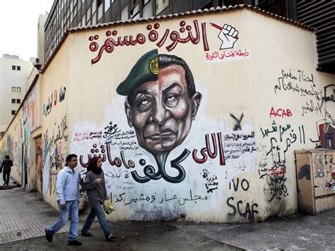 Cairo artists sustain revolution with graffiti - CBS News