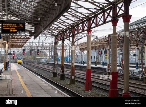 Crewe railway station train station Cheshire England UK Stock Photo - Alamy