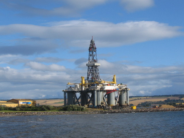 File:Oil Platform at the Cromarty Maintenance Base, Invergordon - geograph.org.uk - 50595.jpg