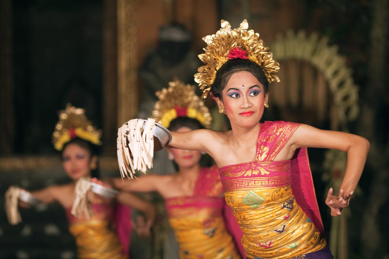 Sebutkan 3 tari tradisional dari bali