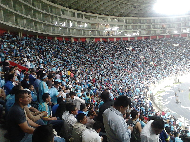 File:Hinchada del Sporting Cristal.jpg