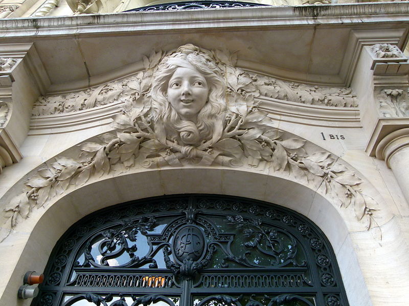 File:Porte d'entrée Paris.jpg