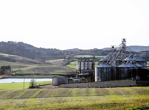 Silos dell' Agenzia della Val d'Orcia del Consorzio Agrario di Siena