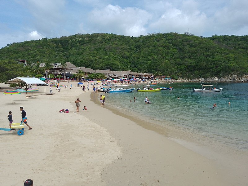 File:La Entrega Beach.jpg