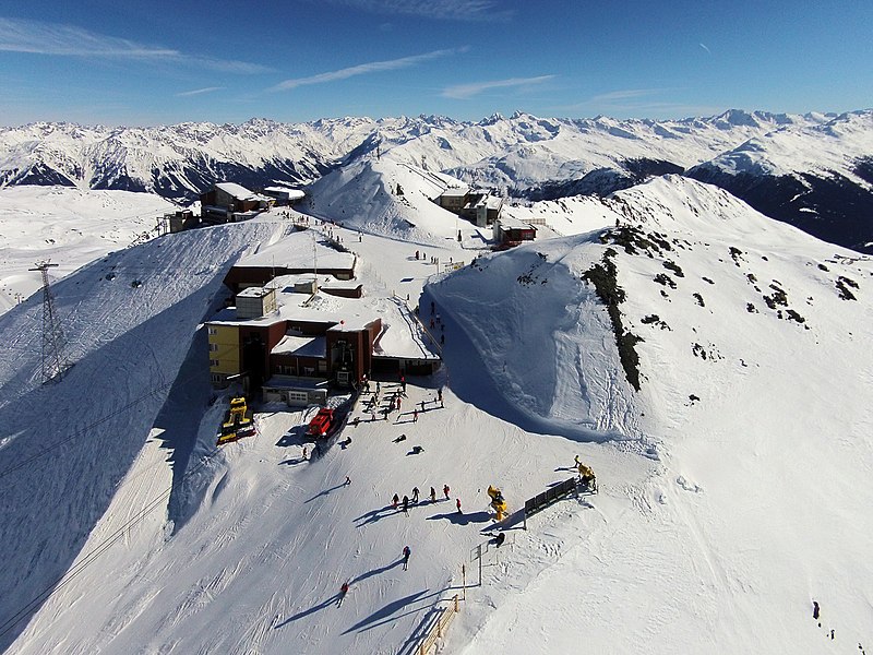 File:Weissfluhjoch, aerial photography 4.jpg