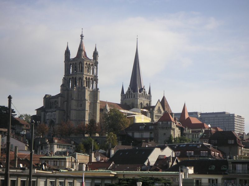 File:Cathedral on a hill in Lausanne.jpg