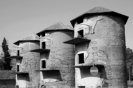 Vecchi silos nelle campagne di San Casciano dei Bagni (SI)