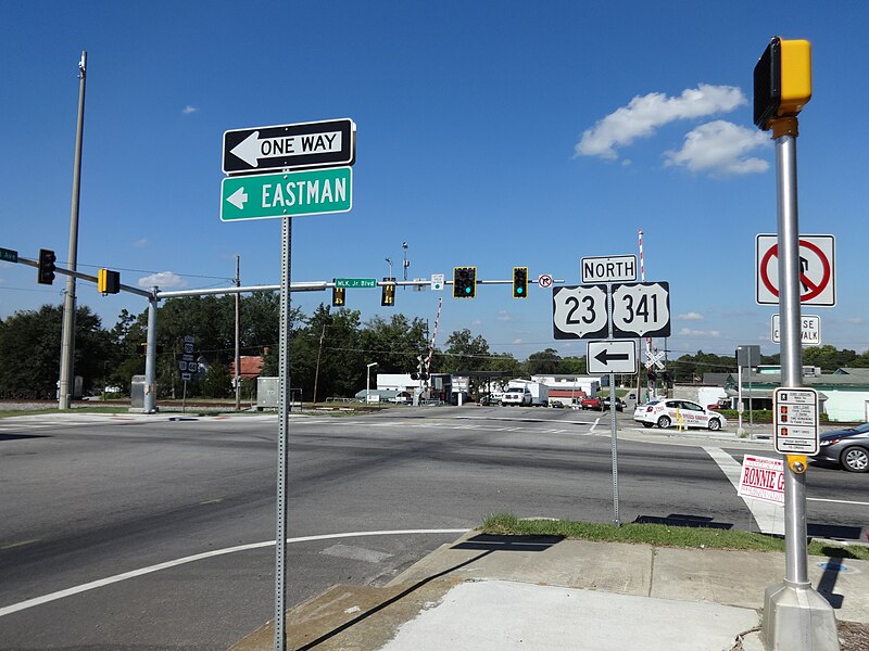 File:Looking NB at US 319 RR crossing, McRae.jpg