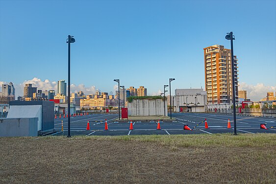 Rooftop outdoor parking lot didn't have crowds and vehicles on the top of hypermarket building