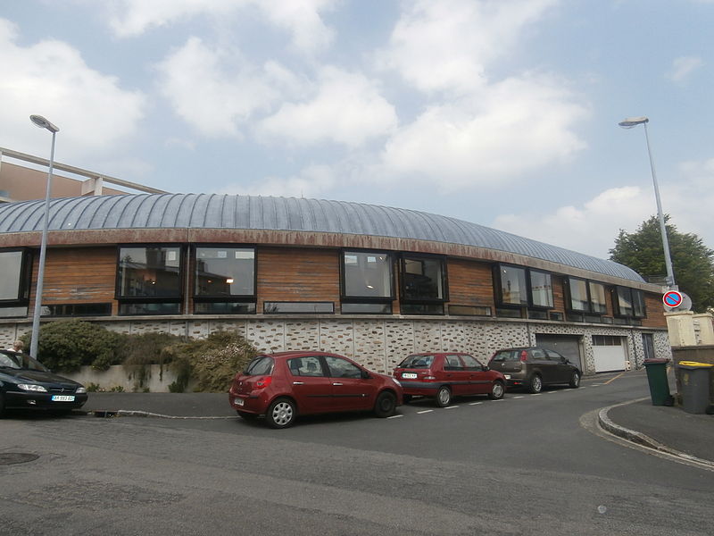 File:Façade bibliothèque de Lambézellec (vue depuis la rue Fresnel).JPG