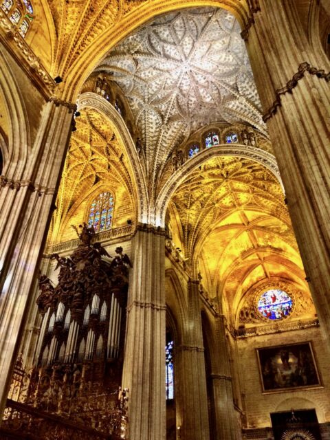 sevilla-cathedral-nave-ceiling