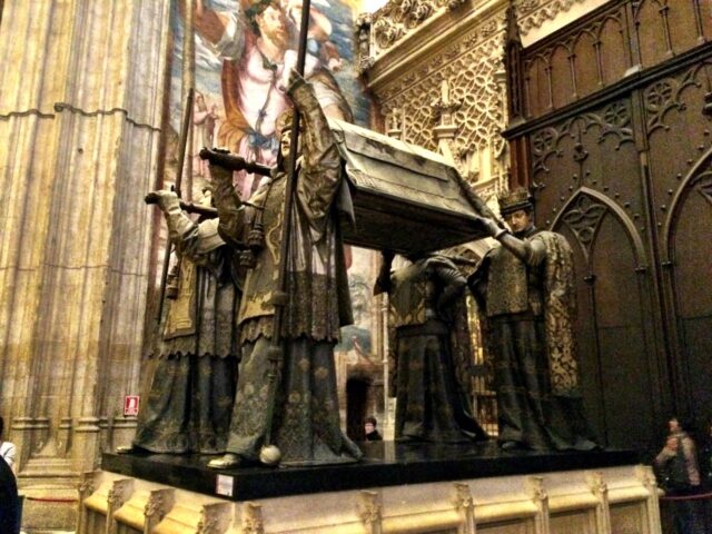 christopher-columbus-tomb-sevilla-photo