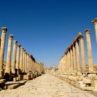 avenue-corinthian-columns-jerash-jordan-photo