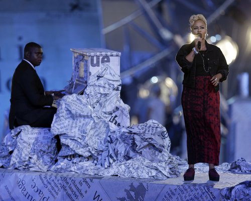 emeli-sande-performs-the-olympic-closing-ceremony-2012-1344802708-custom-0