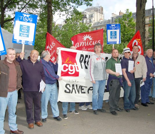 Workers from the Ryton factory joined French Peugeot workers to lobby the company shareholders’ AGM in Paris last month