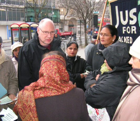 Gate Gourmet locke-out workers lobbying the TGWU Executive last Thursday morning demanding the union pay hardship pay to locked out workers who refuse to sign the Compromise Agreement