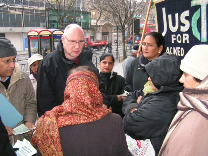 Gate Gourmet locke-out workers lobbying the TGWU Executive last Thursday morning demanding the union pay hardship pay to locked out workers who refuse to sign the Compromise Agreement