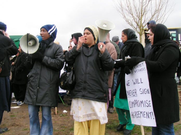 Gate Gourmet locked-out workers shouted ‘Down with the Compromise Agreement’ at their mass picket on Sunday