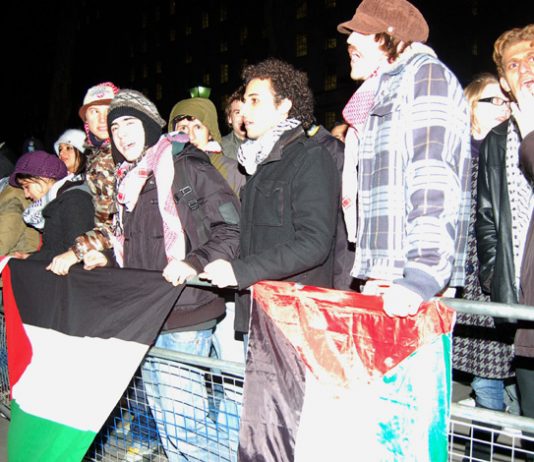 Over 50 people took part in Thursday night’s emergency picket, demanding food supplies, electricity and water to Gaza are restored