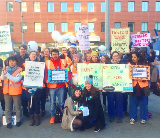 Junior doctors on strike against the government’s attack on the NHS