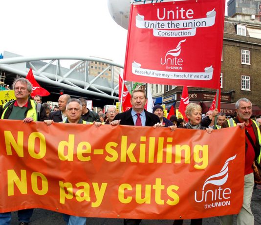 McCluskey  leads the national march of Balfour Beatty Electricians through central London against 35% wage cuts and de-skilling