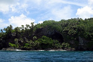 Large Cave at Larsens Bay